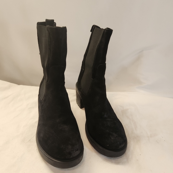 Emanuele Castro Women’s Made In Italy Suede Leather Chelsea Booties Black Size 9 - Picture 2 of 10